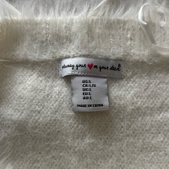 FUZZY WHITE SWEATER LARGE - Picture 3 of 3